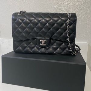• Chanel Classic Jumbo Double Flap Bag •